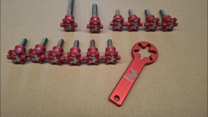 Meccanica Vadese NICK KIT - farbiger Schraubensatz NEU - rot, purple oder schwarz